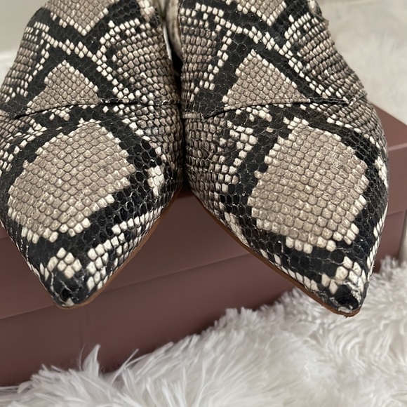 FRANCO SARTO snake print, cutout flats! Size 8.5 - Picture 5 of 5